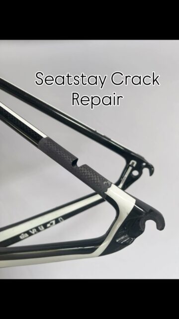 Seat stay crack? Repaired and back in action.

This expedited carbon fiber repair was completed without compromising the strength or finish, getting our customer back on the road as quickly as possible. DM today for your free quote! ☀️

#CarbonFiberRepair #BikeRepair #CrackedCarbonCanada #CarbonBike #Cycling